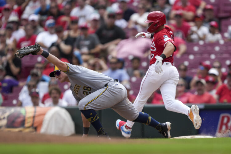 Reds score in 10th to end Brewers’ winning streak